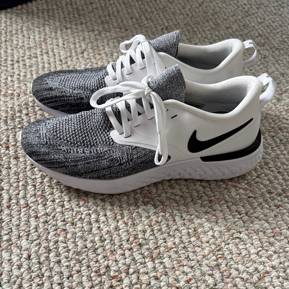 Women’s Nike Odyssey Running shoes Size 8